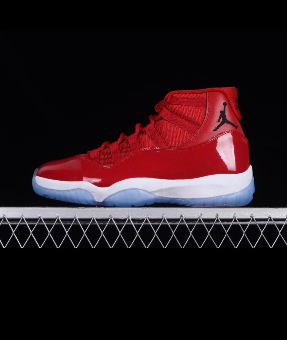 JORDAN RETRO 11 (WOMEN)