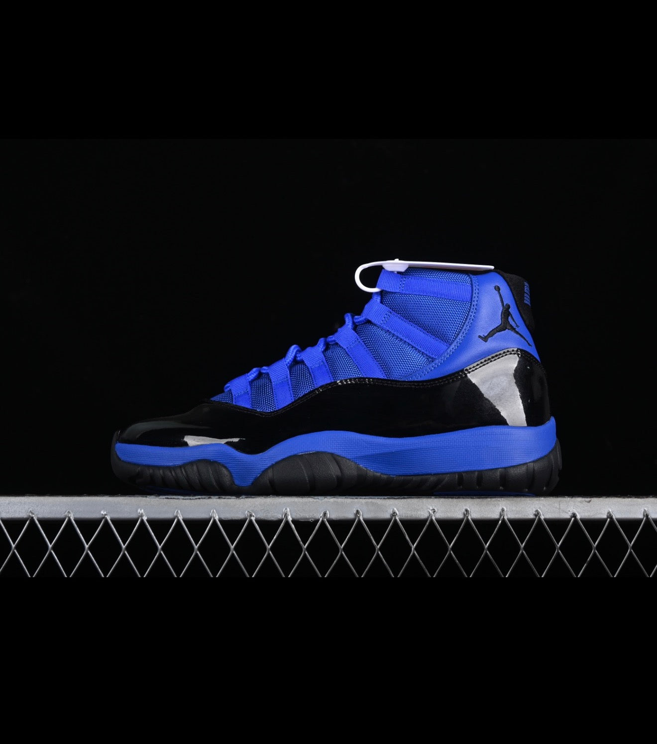 JORDAN RETRO 11 (WOMEN)