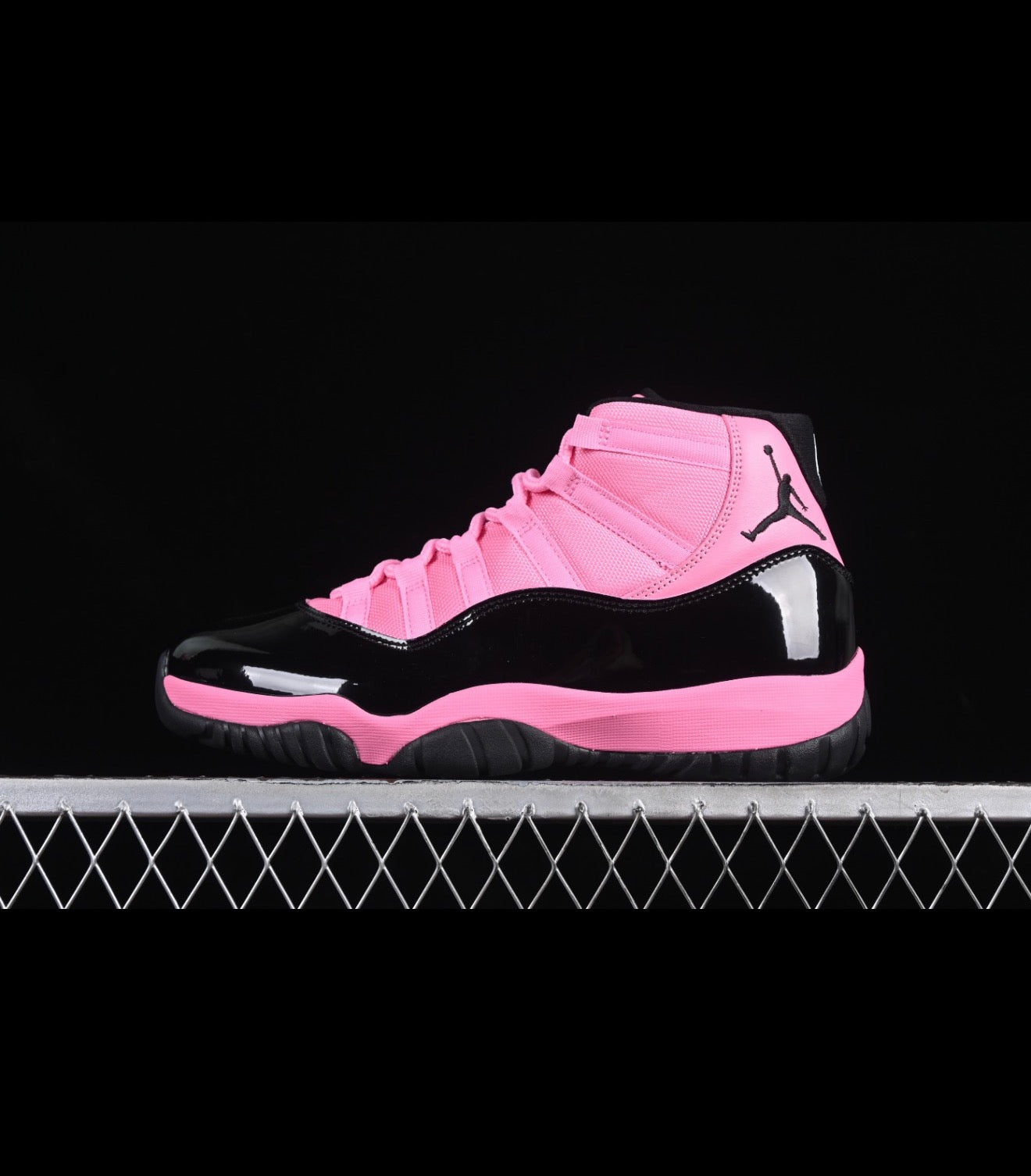 JORDAN RETRO 11 (WOMEN)