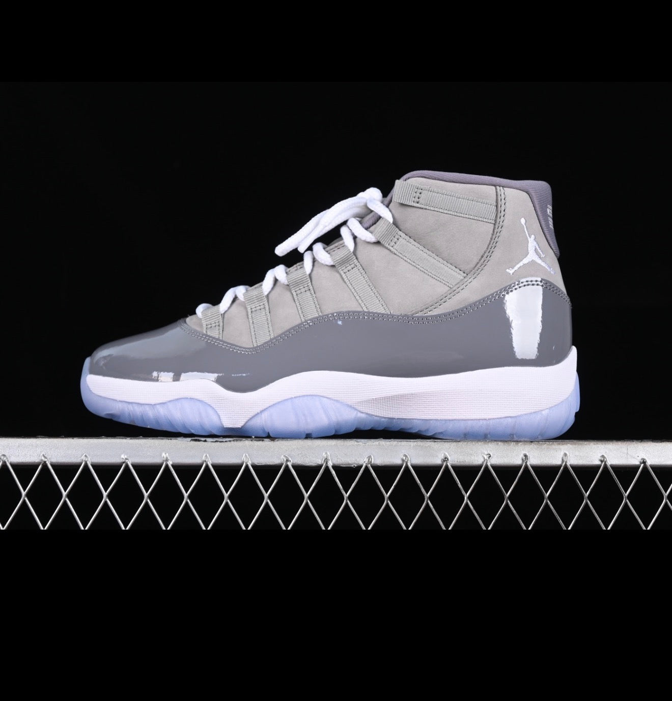 JORDAN RETRO 11 (WOMEN)
