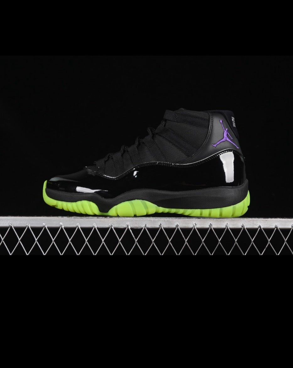 JORDAN RETRO 11 (WOMEN)