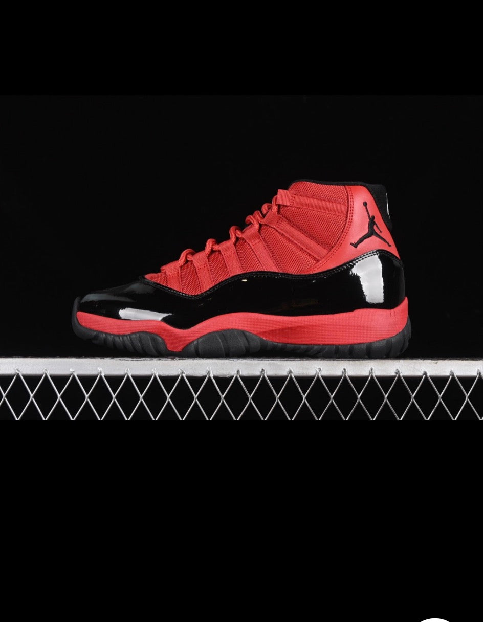 JORDAN RETRO 11 (WOMEN)