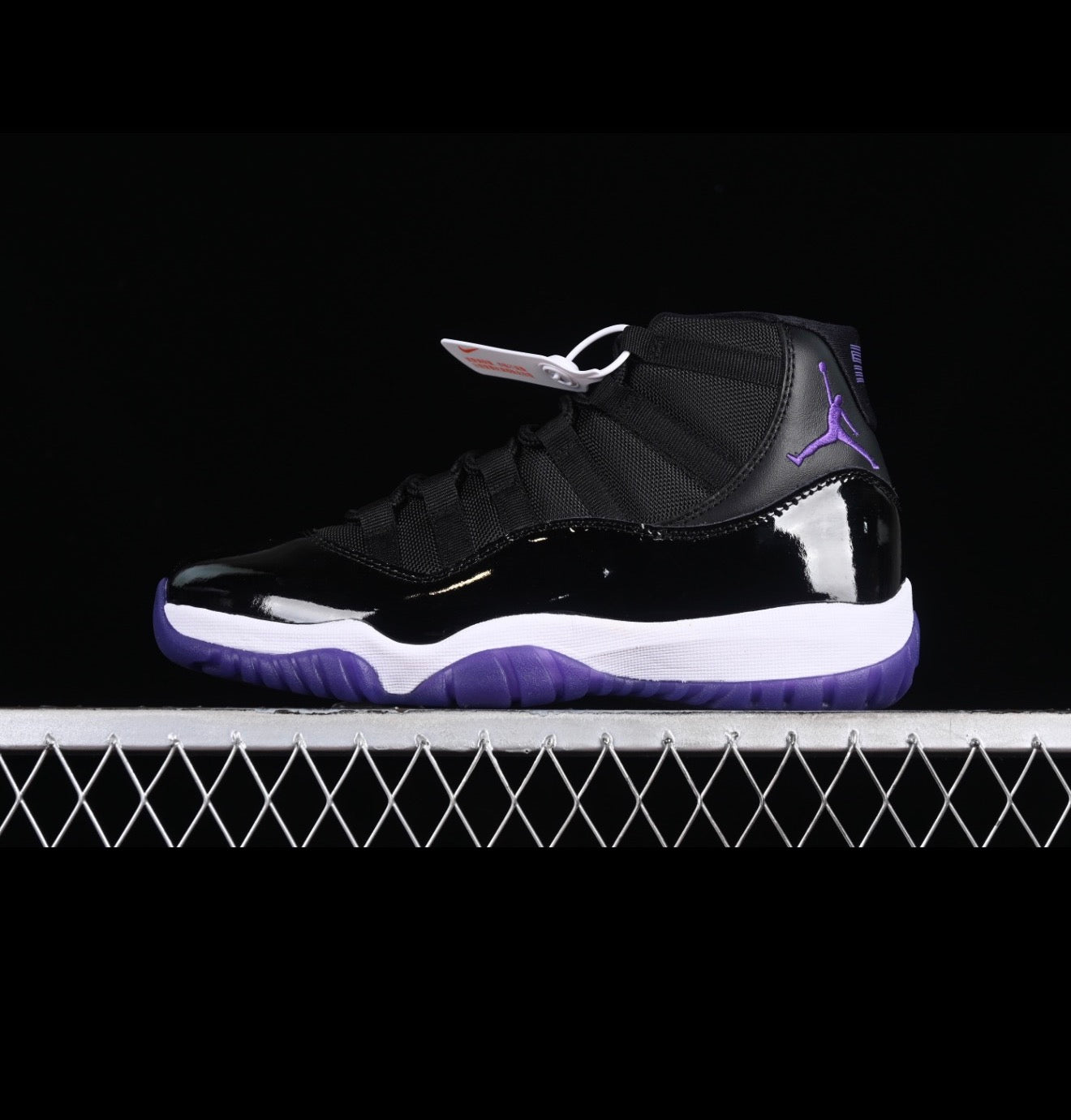 JORDAN RETRO 11 (WOMEN)