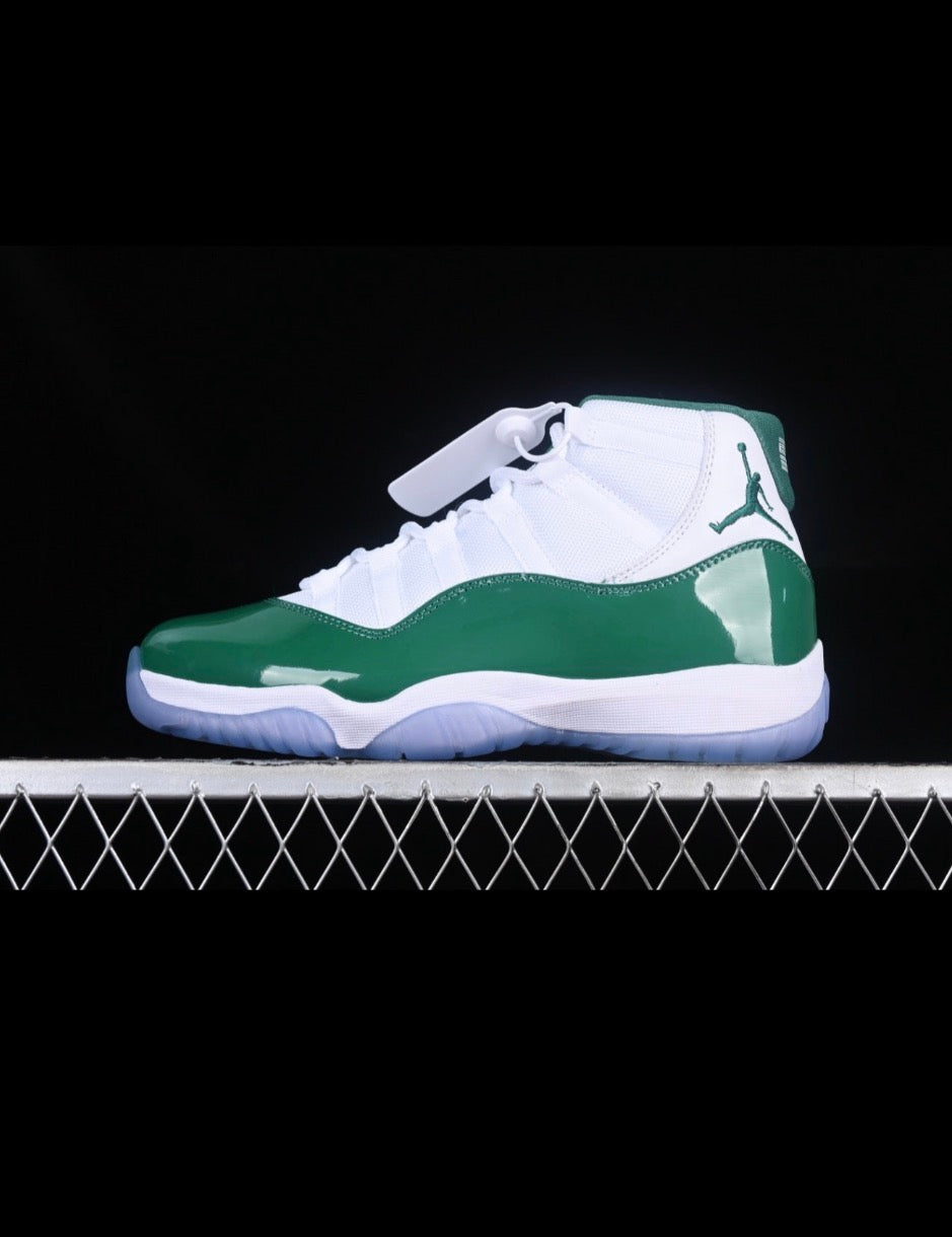 JORDAN RETRO 11 (WOMEN)