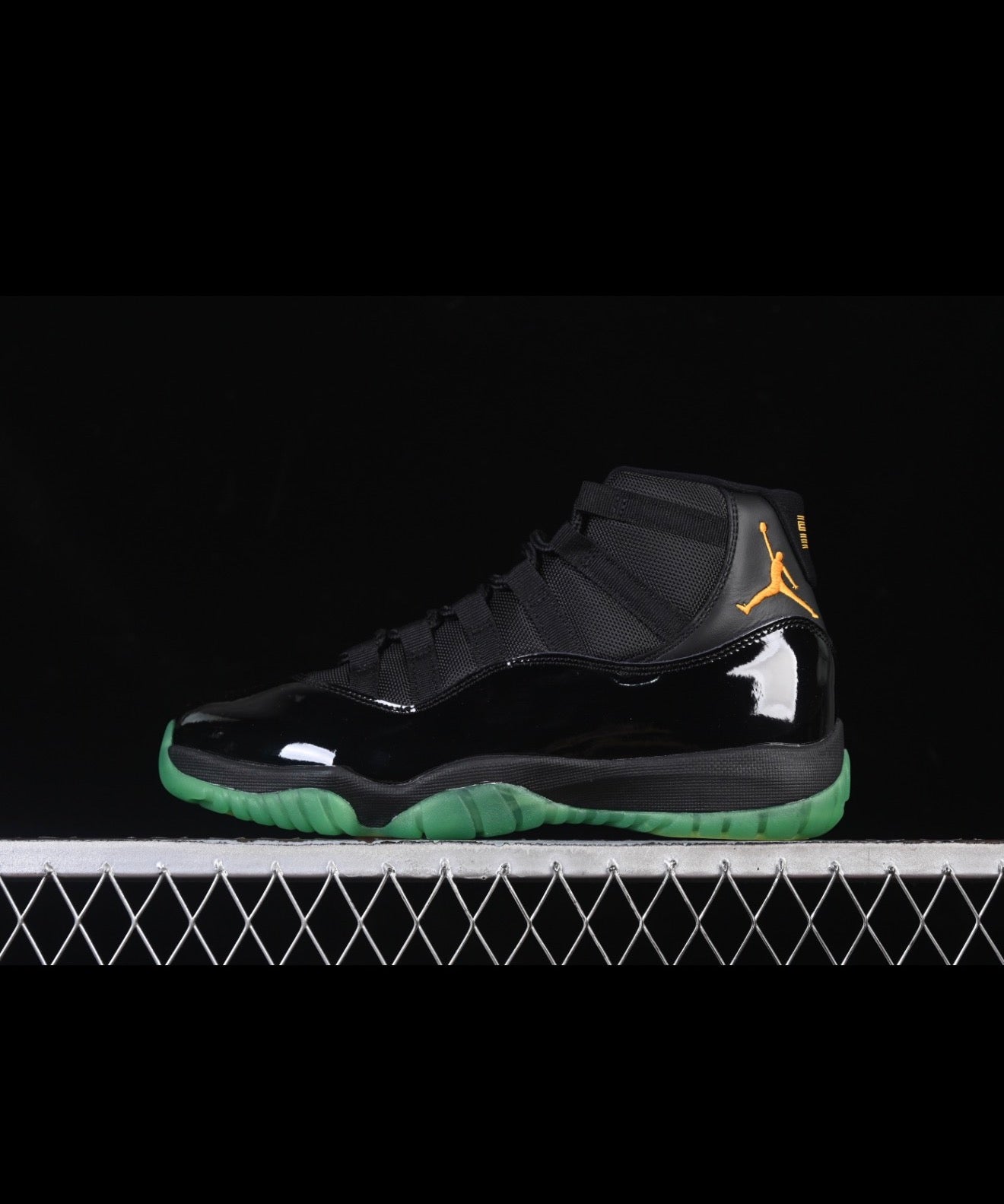 JORDAN RETRO 11 (WOMEN)