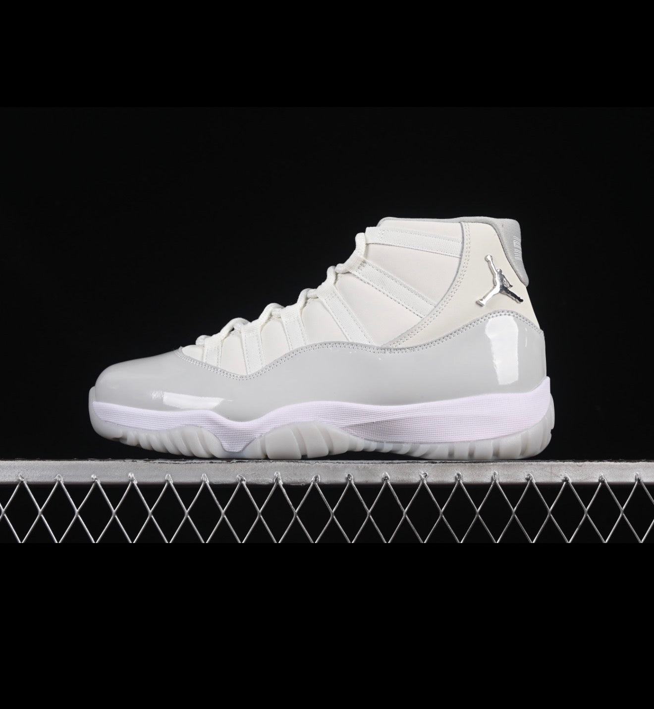 JORDAN RETRO 11 (WOMEN)