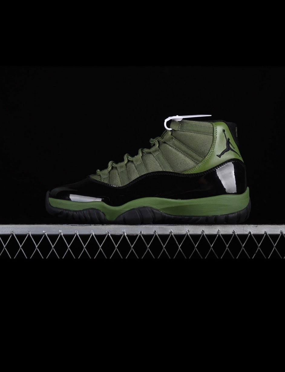 JORDAN RETRO 11 (WOMEN)