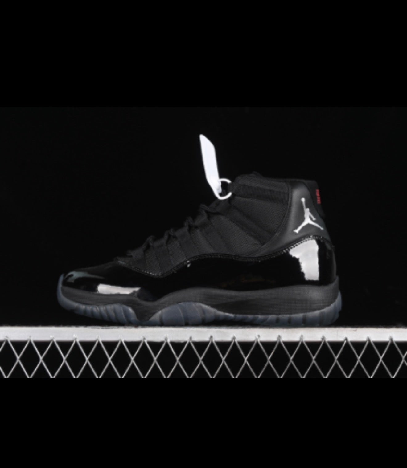 JORDAN RETRO 11 (WOMEN)