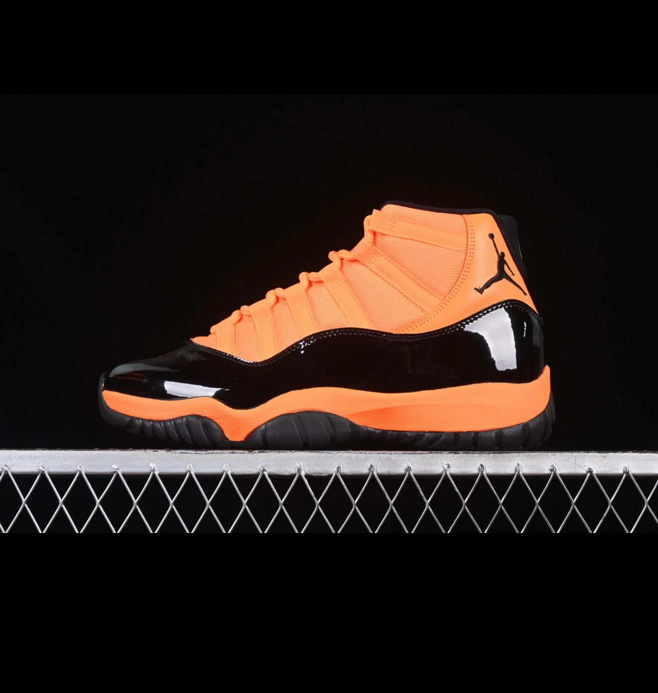 JORDAN RETRO 11 (WOMEN)