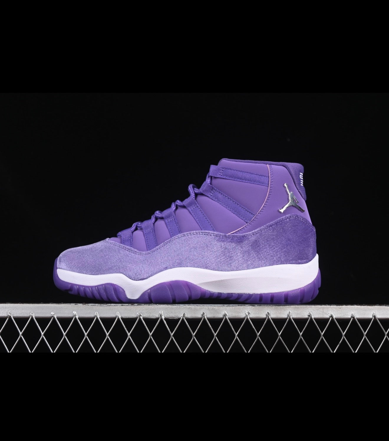 JORDAN RETRO 11 (WOMEN)