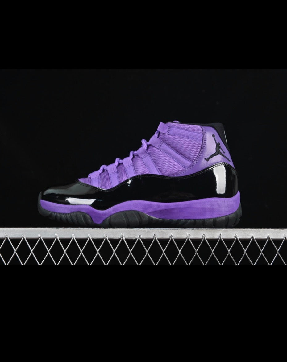JORDAN RETRO 11 (WOMEN)