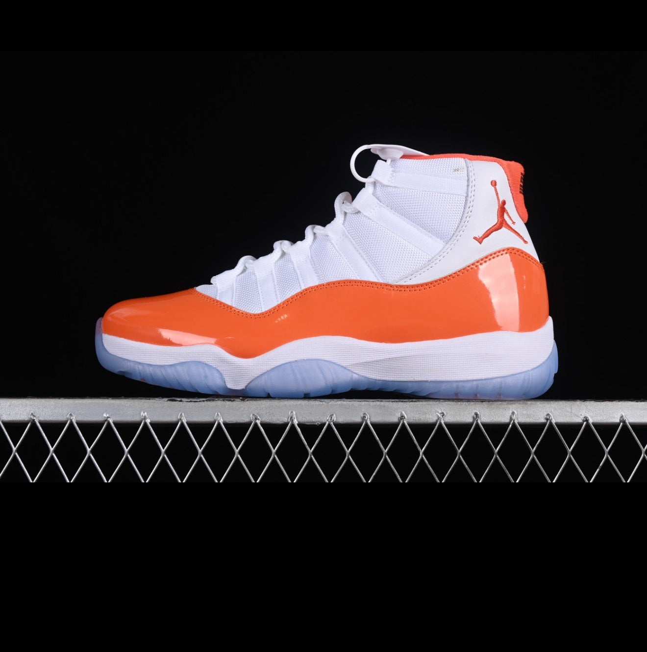 JORDAN RETRO 11 (WOMEN)