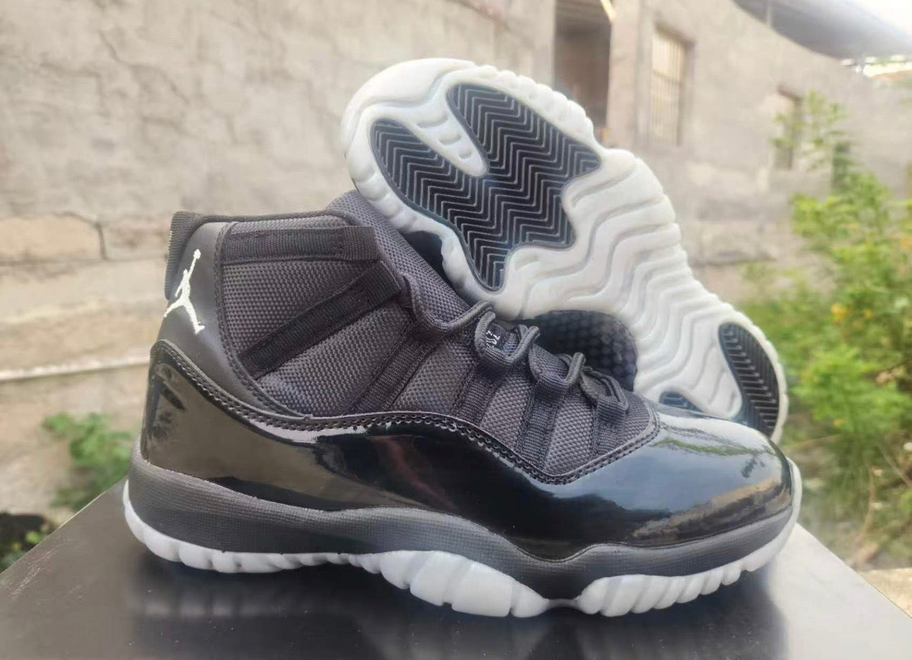 JORDAN RETRO 11 (WOMEN)