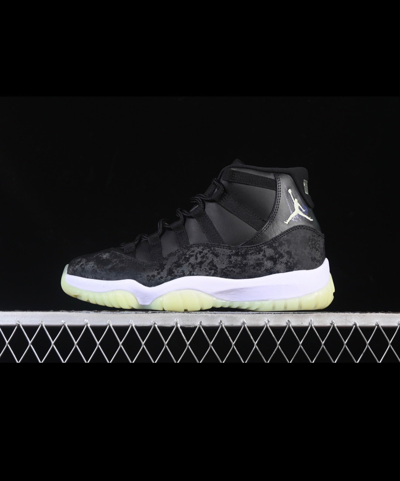 JORDAN RETRO 11 (WOMEN)